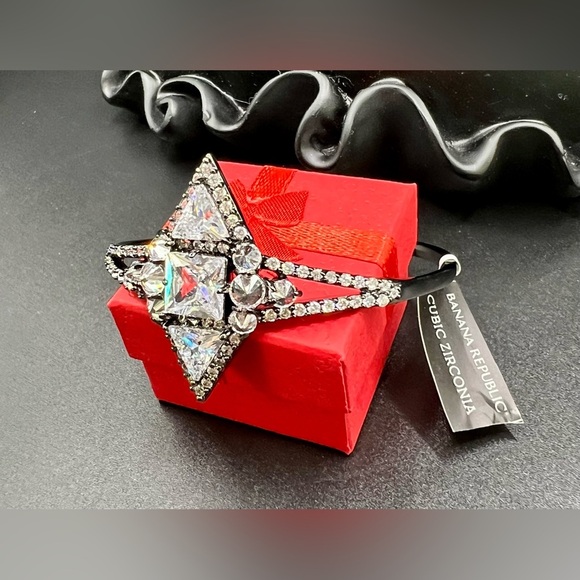 Stunning Banana Republic Edwardian Bracelet w/ Round Square and Triangular CZs - Picture 9 of 11